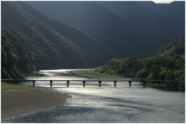 四万十川岩間沈下橋
