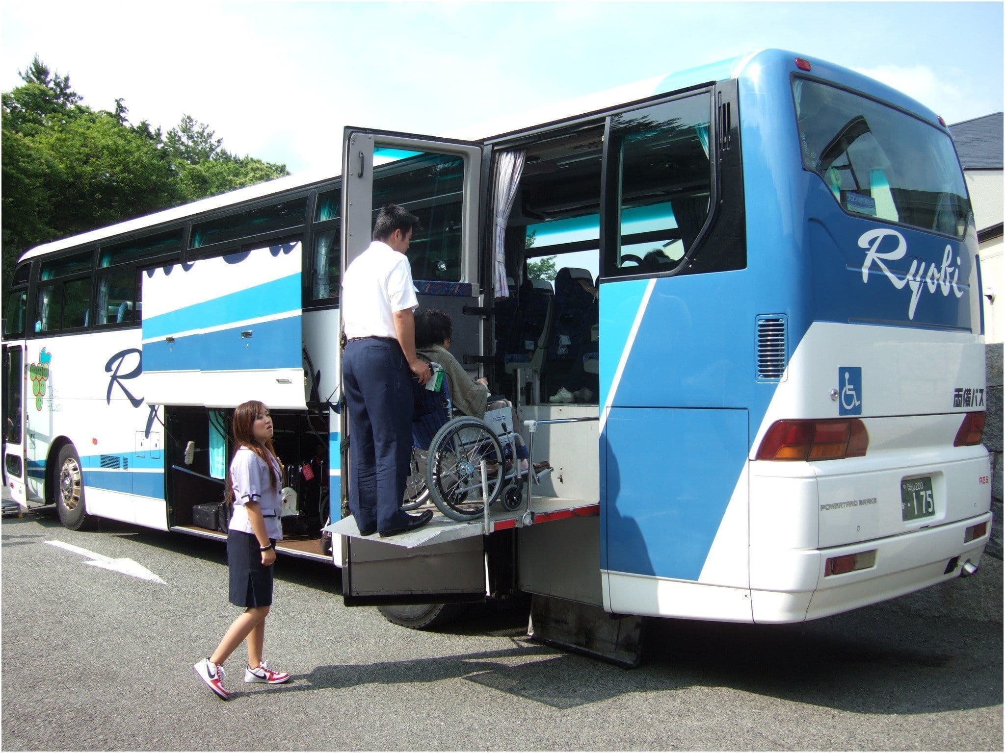 リフト付きバス
