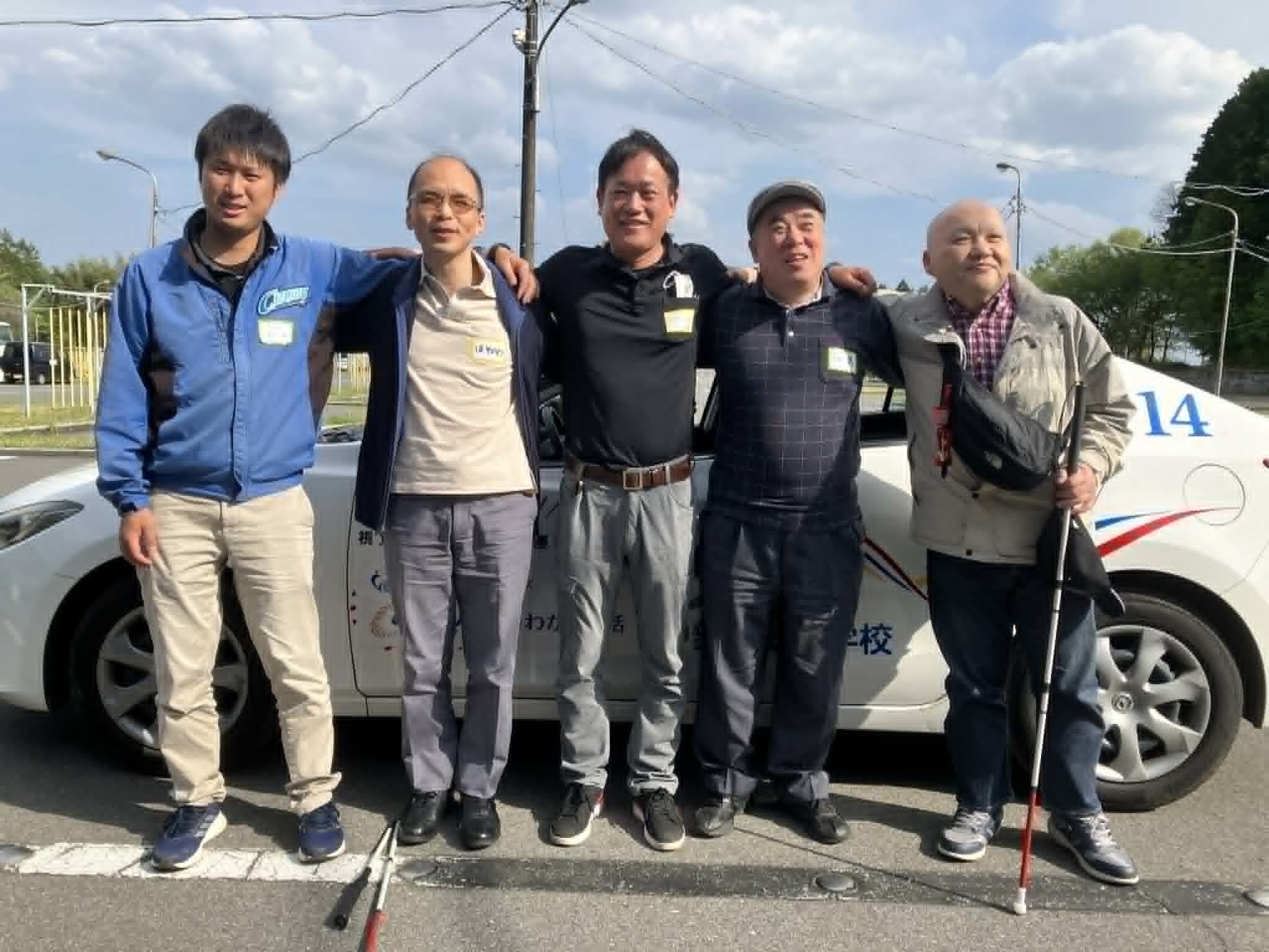 2026年4月19日に開催された自動車運転体験ツァーでの集合写真（栃木県中部自動車学校にて）